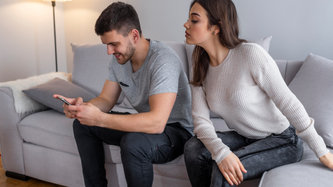 Aşırı Kıskançlık Hastalığı Nedir? Belirtileri ve Tedavisi