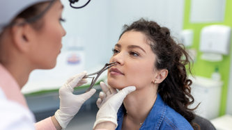 Geniz Akıntısı Nedir? Belirtileri ve Tedavisi