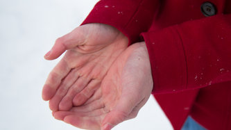 Raynaud Sendromu Nedir? Belirtileri ve Tedavisi